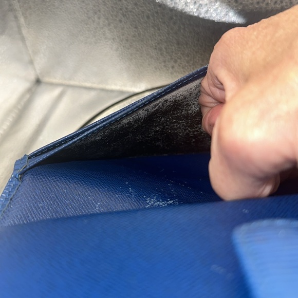 Beautiful blue Epi Louis Vuitton wallet with kiss lock - Picture 11 of 12